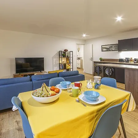 Apartament Chez Marius - 3 Chambres - Laval *